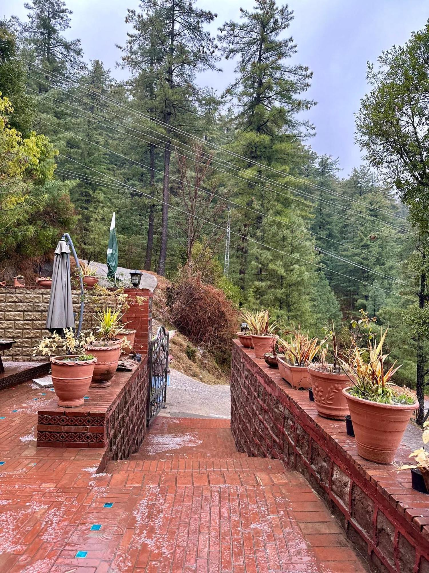 Sarah's Lodge Murree Bagian luar foto