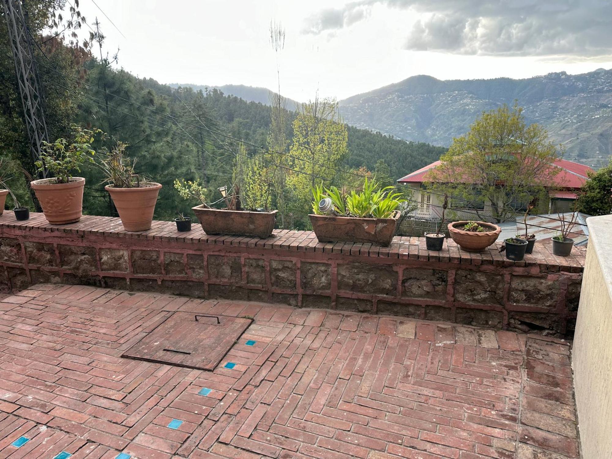 Sarah's Lodge Murree Bagian luar foto