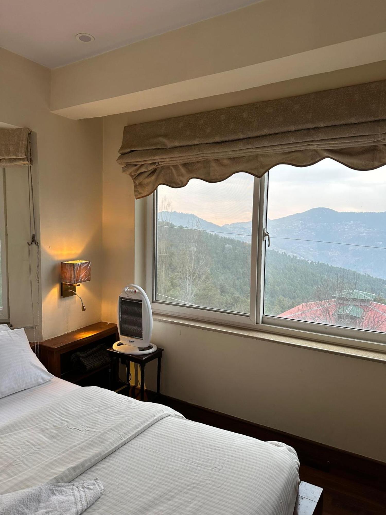 Sarah's Lodge Murree Bagian luar foto
